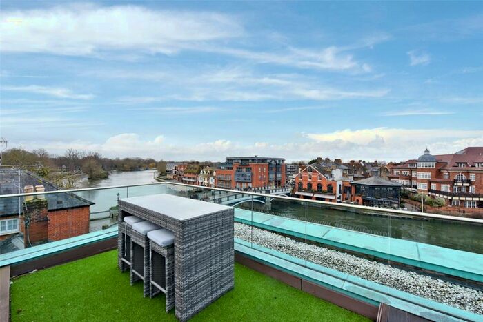 2 Bedroom Apartment To Rent In Farm Yard, Windsor, Berkshire, SL4