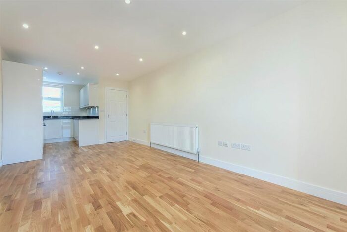 1 Bedroom Flat To Rent In Rye Lane, London, SE15