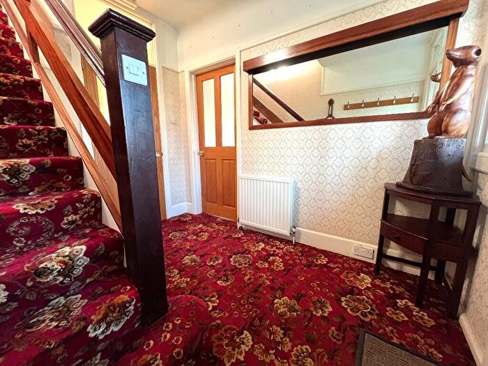 3 Bedroom Semi-Detached House For Sale In Durnford Drove, BH19 - Photo 2