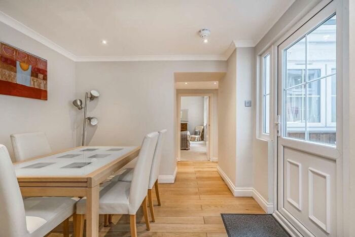1 Bedroom Flat To Rent In Hertford Street, London, W1J