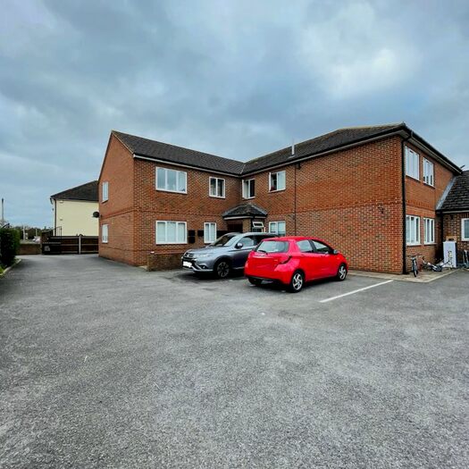 2 Bedroom Flat To Rent In The Crescent, Harlington, Hayes UB3