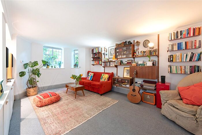 1 Bedroom Flat For Sale In Tudor Close, London, NW3
