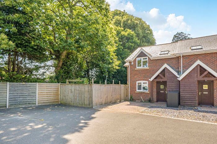 3 Bedroom End Of Terrace House For Sale In Manning Avenue, Christchurch, BH23