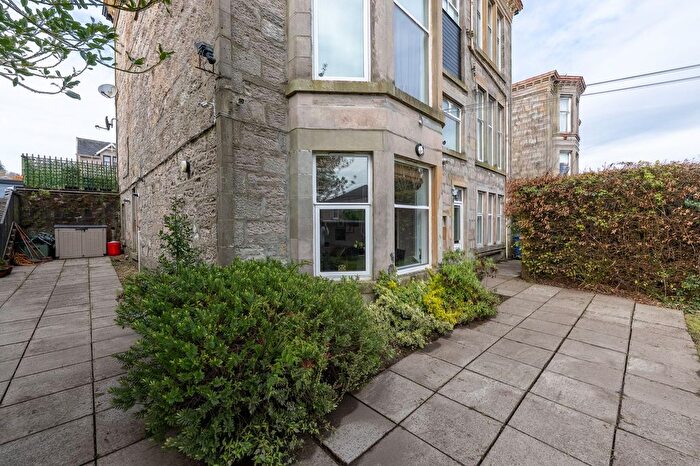 3 Bedroom Flat For Sale In Finnart Street, Greenock, PA16