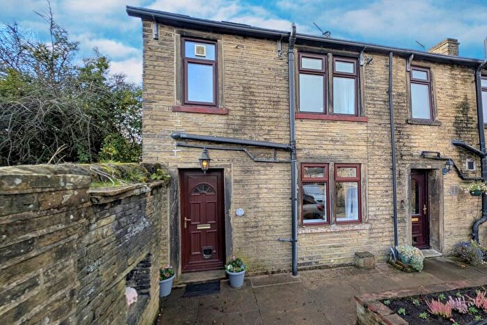 1 Bedroom End Of Terrace House For Sale In Winter Hill, Halifax, West Yorkshire, HX3