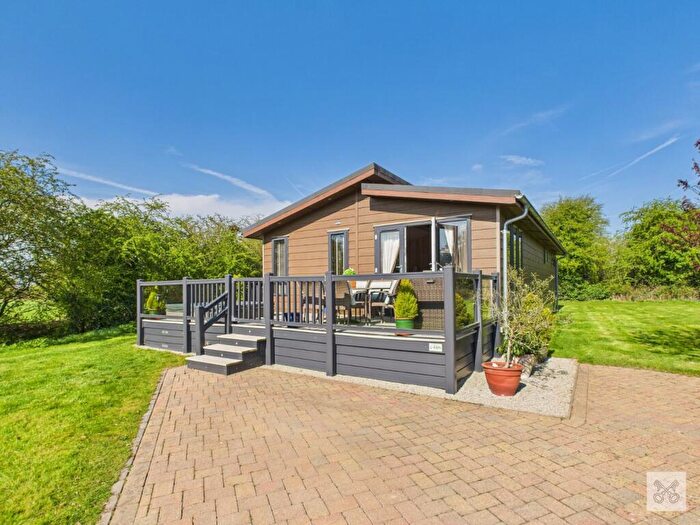 2 Bedroom Detached House For Sale In Foxhunter Residential Caravan Park, Monkton Street, Monkton, Ramsgate, CT12