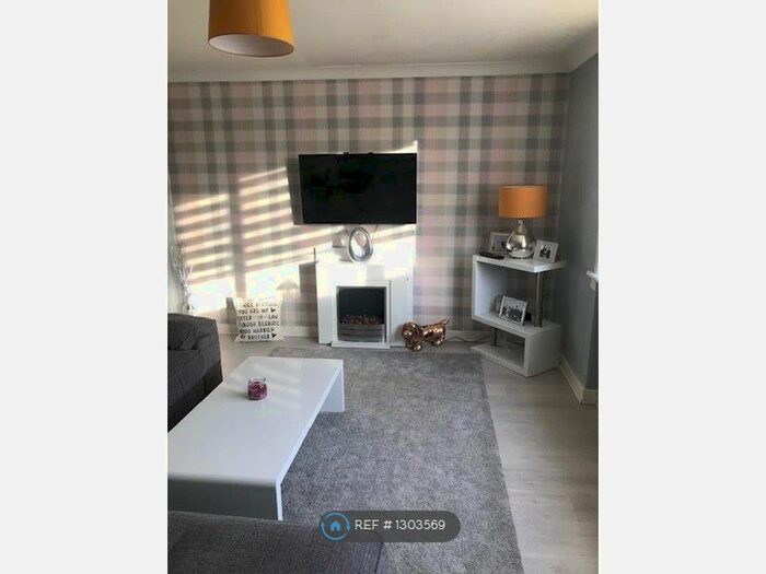 2 Bedroom Flat To Rent In Broomlands Lane, Paisley PA1