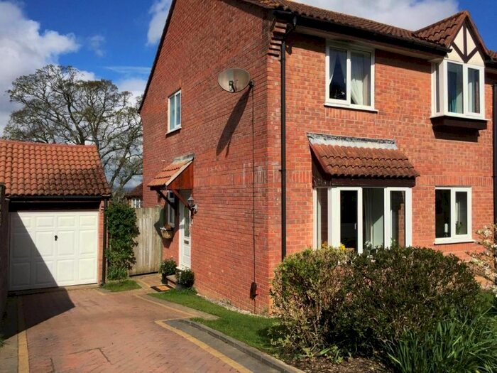 4 Bedroom Semi-Detached House To Rent In Chestnut Drive, Newton Abbot, TQ12