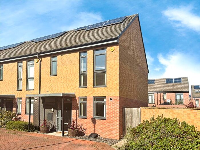 3 Bedroom End Of Terrace House For Sale In Plantation Close, Bentley, Doncaster, DN5