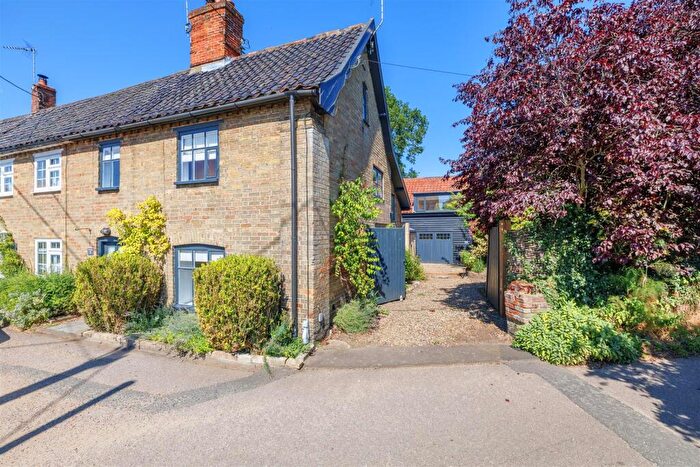 3 Bedroom End Of Terrace House For Sale In The Street, Holton, Halesworth, IP19