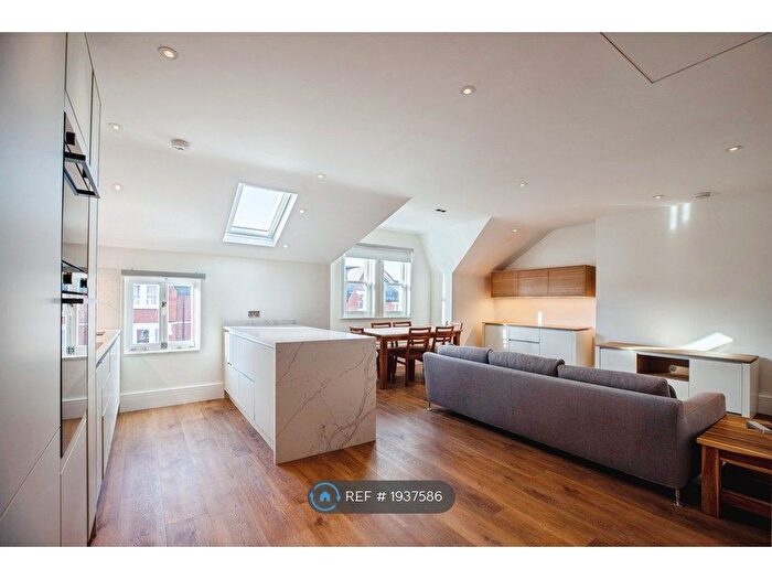 2 Bedroom Flat To Rent In Drakefield Road, London, SW17