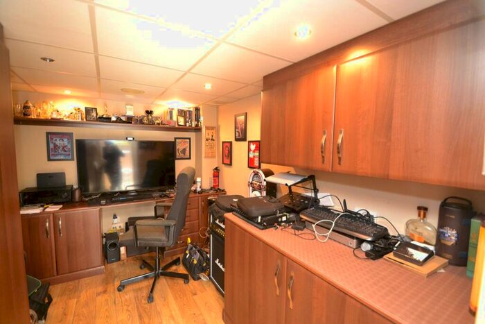 3 Bedroom End Of Terrace House For Sale In The Mistal, Thackley, BD10