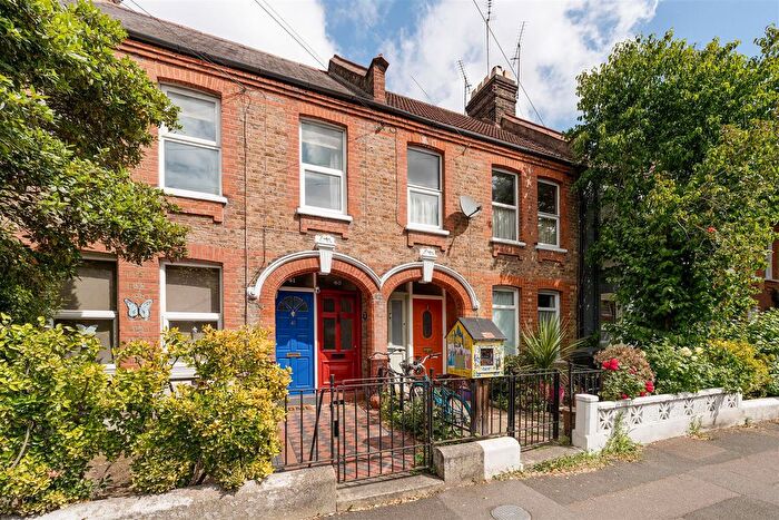 2 Bedroom Flat To Rent In Brettenham Road, London, E17