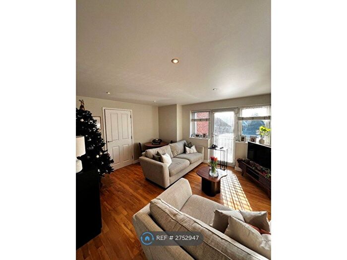 1 Bedroom Flat To Rent In Bath Road, Taplow, SL6