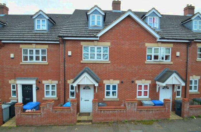 4 Bedroom Terraced House For Sale In Russell Street, Kettering, NN16