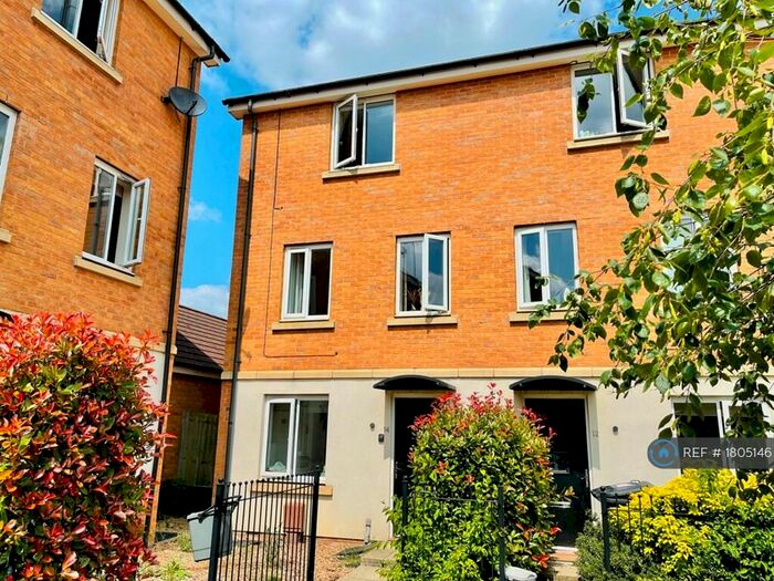 4 Bedroom Semi-Detached House To Rent In Farrow Avenue, Hampton Vale, Peterborough, PE7