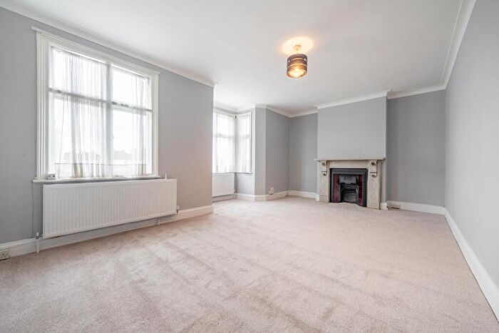 3 Bedroom Flat To Rent In Croydon Road, Beckenham, BR3
