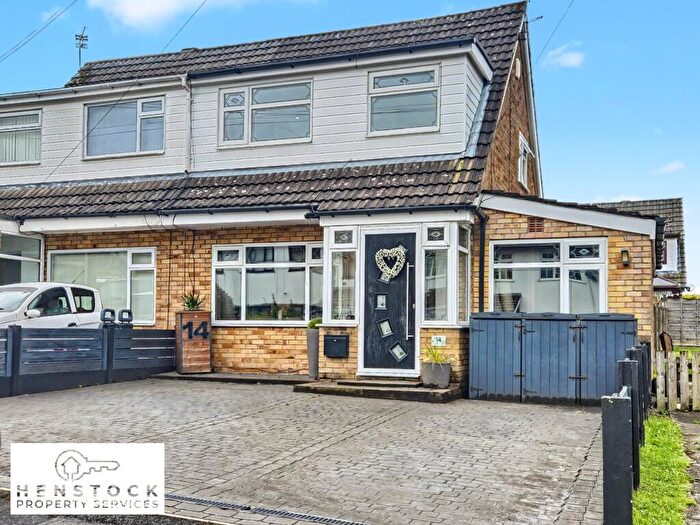 2 Bedroom Semi-Detached House For Sale In Chelford Close, Middleton, Manchester, M24