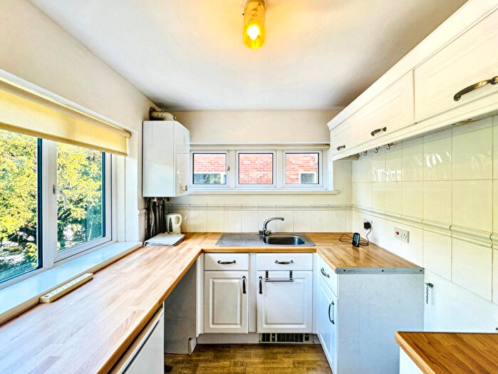 2 Bedroom Flat For Sale In Weston Road, Southampton, SO19