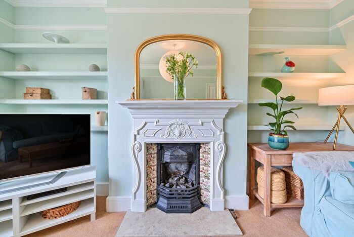 2 Bedroom Flat To Rent In Bridge Road, East Molesey, KT8
