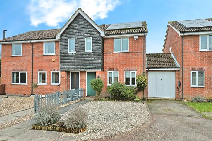 3 Bedroom Semi Detached House For Sale In Farrow Close, Mattishall, Dereham, NR20