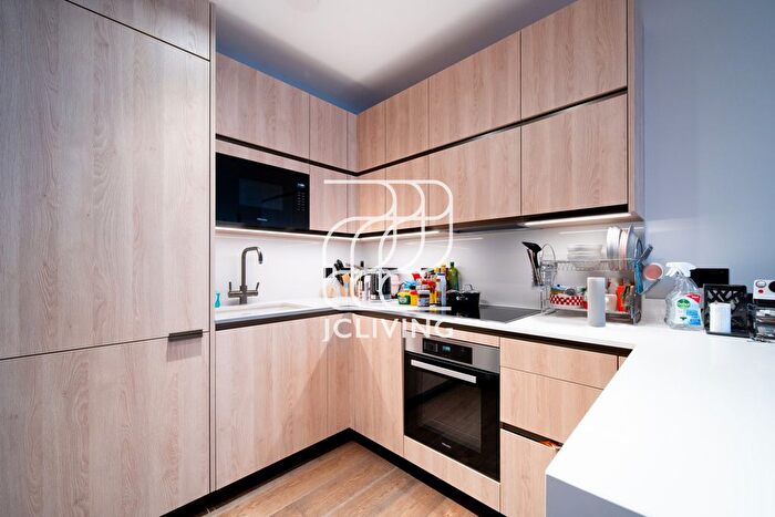 1 Bedroom Flat To Rent In Hewett Street, London, EC2A