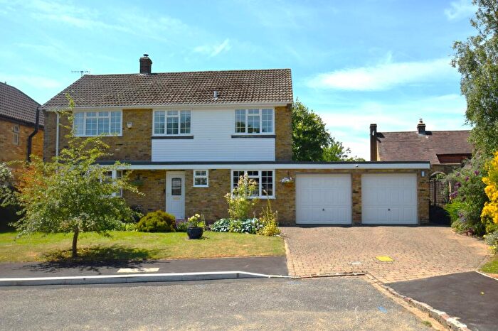 4 Bedroom Detached House For Sale In St. Peters Close, Speen, HP27