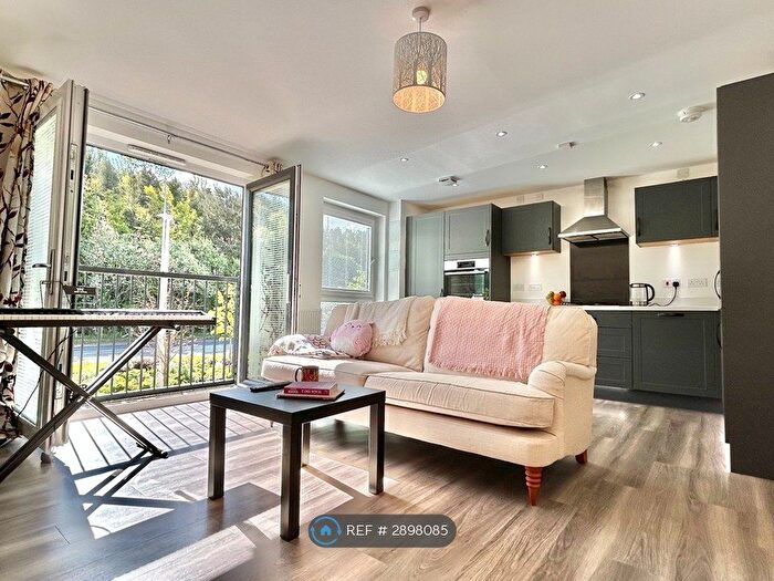 2 Bedroom Flat To Rent In Goldcrest Place, Edinburgh, EH4