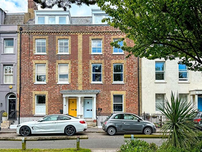 1 Bedroom Apartment For Sale In South Terrace, Littlehampton, BN17