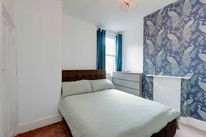 1 Bedroom Flat To Rent In Askew Road, London, W12