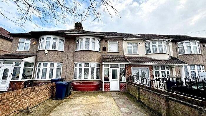 3 Bedroom Terraced House For Sale In Rosecroft Road, Southall, UB1