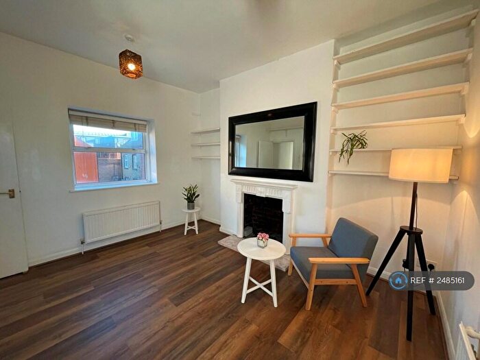 1 Bedroom Flat To Rent In Derby Court, London, E2