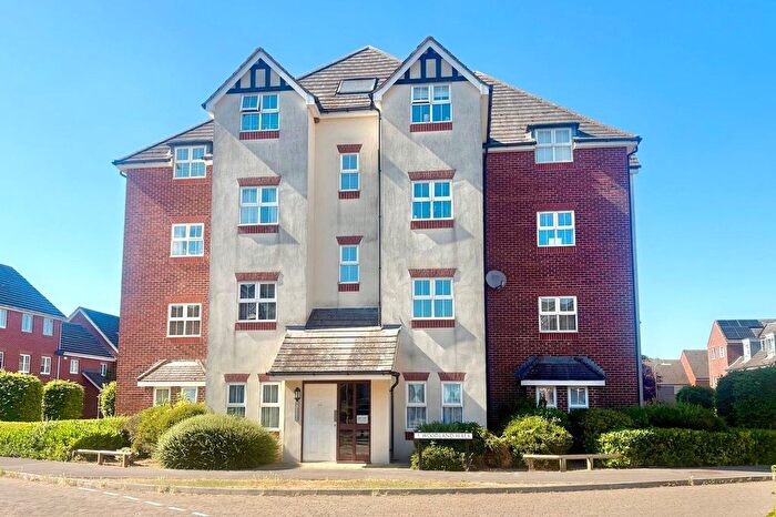 2 Bedroom Flat For Sale In Woodland Walk, Aldershot, Hampshire, GU12