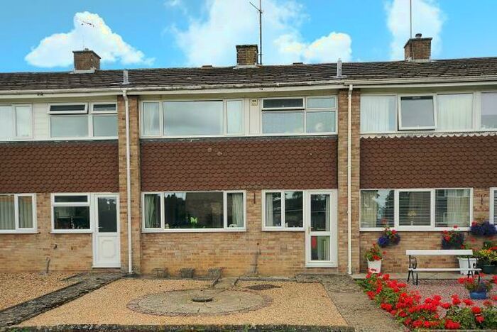3 Bedroom Semi-Detached House To Rent In Moorland Road, Witney, OX28