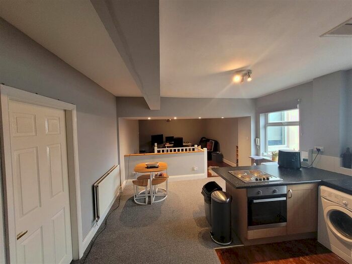 2 Bedroom Flat To Rent In Field Street, Shepshed, Loughborough, LE12