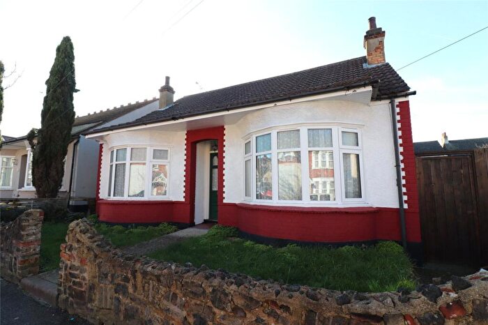 3 Bedroom Bungalow For Sale In Glenwood Avenue, Westcliff On Sea, Essex, SS0