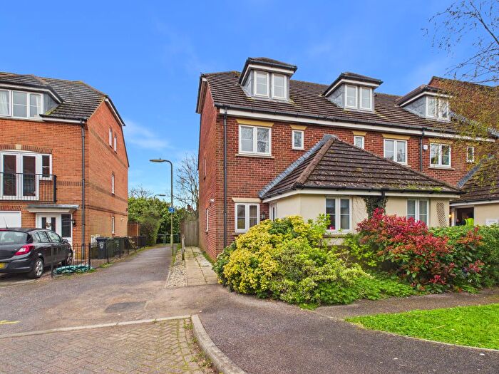 3 Bedroom End Of Terrace House To Rent In Walker Place, Hamble, SO31