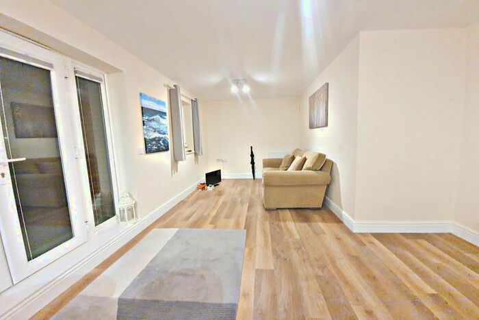 2 Bedroom Flat To Rent In Fryers Lane, High Wycombe, HP12