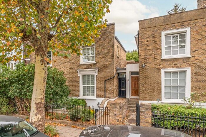 2 Bedroom Semi-Detached House For Sale In Brownlow Road, Hackney, E8
