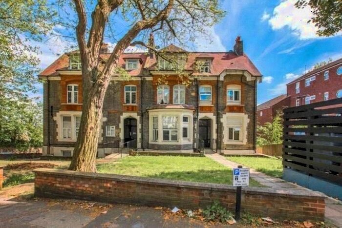 Studio To Rent In Mount View Road, London, N4