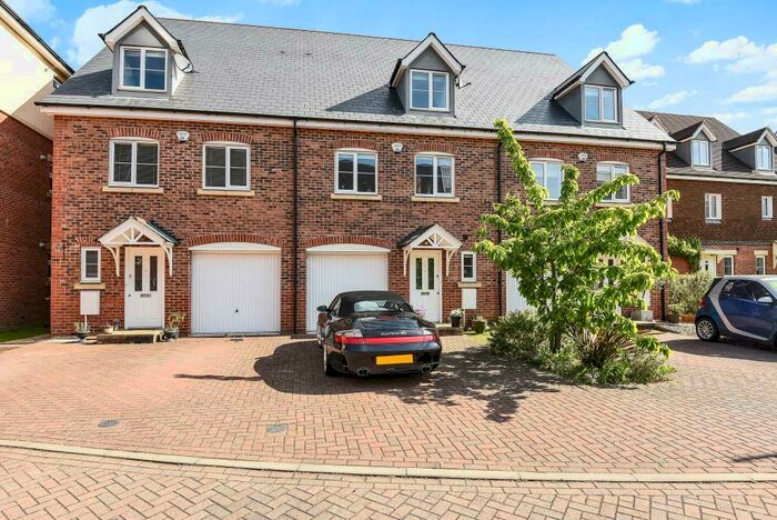 3 Bedroom Town House To Rent In Virginia Water, Surrey, GU25
