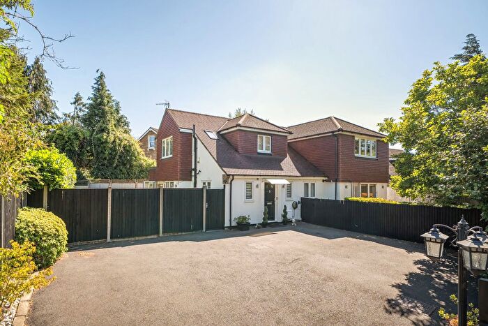 4 Bedroom Detached House For Sale In Elstree Road, Bushey Heath, WD23