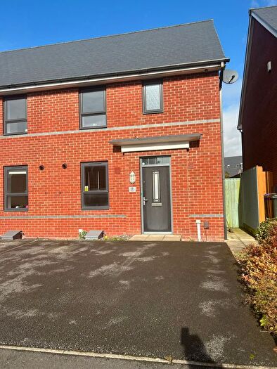 3 Bedroom Semi-Detached House To Rent In Millrace Close, Rochdale, OL11