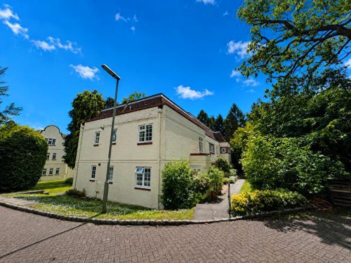 1 Bedroom Apartment For Sale In Ivy Drive, Lightwater, GU18