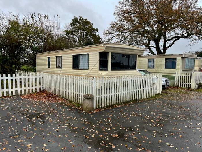2 Bedroom Mobile/park Home To Rent In Wickham Road, Cudridge, SO32
