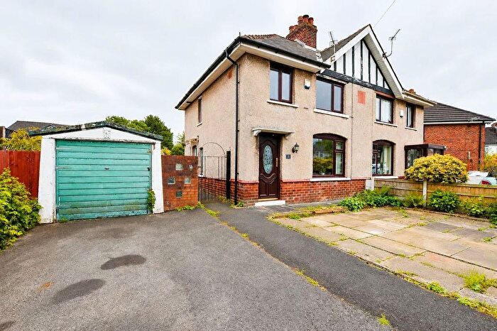 3 Bedroom Semi Detached House For Sale In Ashwood Avenue, Lowton, Warrington, WA3