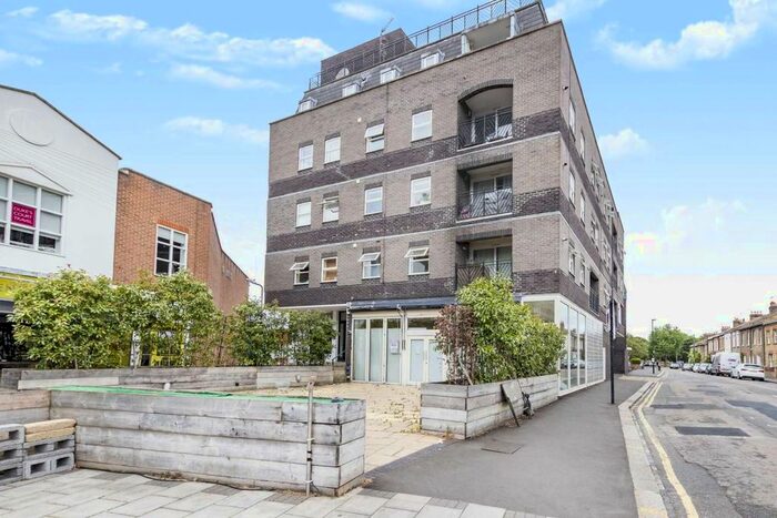 2 Bedroom Flat To Rent In Chiswick High Road, London, W4