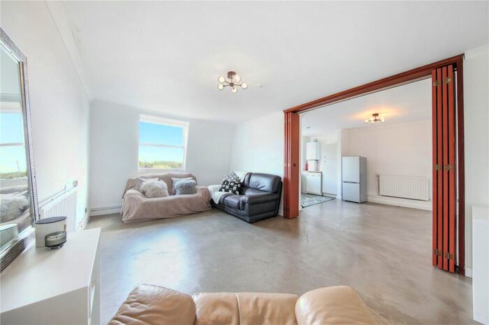 3 Bedroom Apartment To Rent In Highbury Place, London, N5