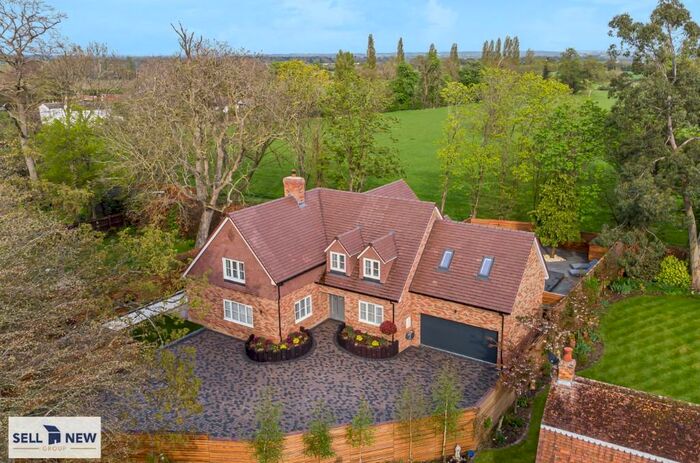 6 Bedroom Detached House For Sale In **Wow Factor**Braybrooke House, Church End, MK44