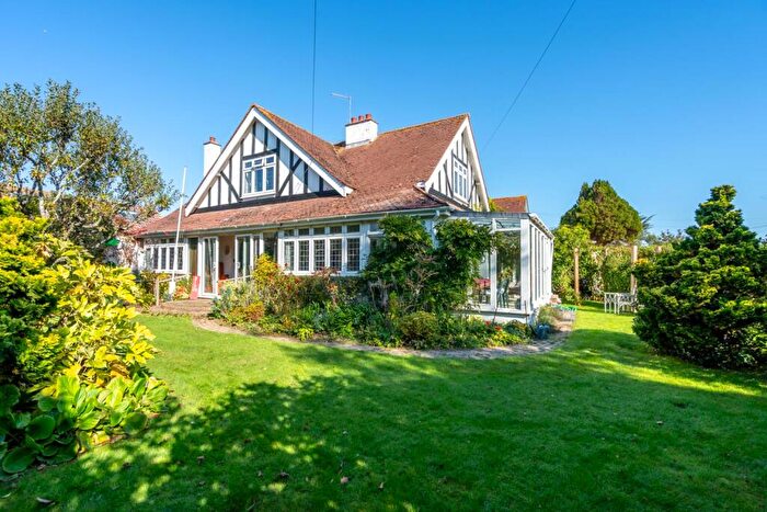 4 Bedroom Detached House For Sale In Fernhurst Gardens, Aldwick, Bognor Regis, PO21